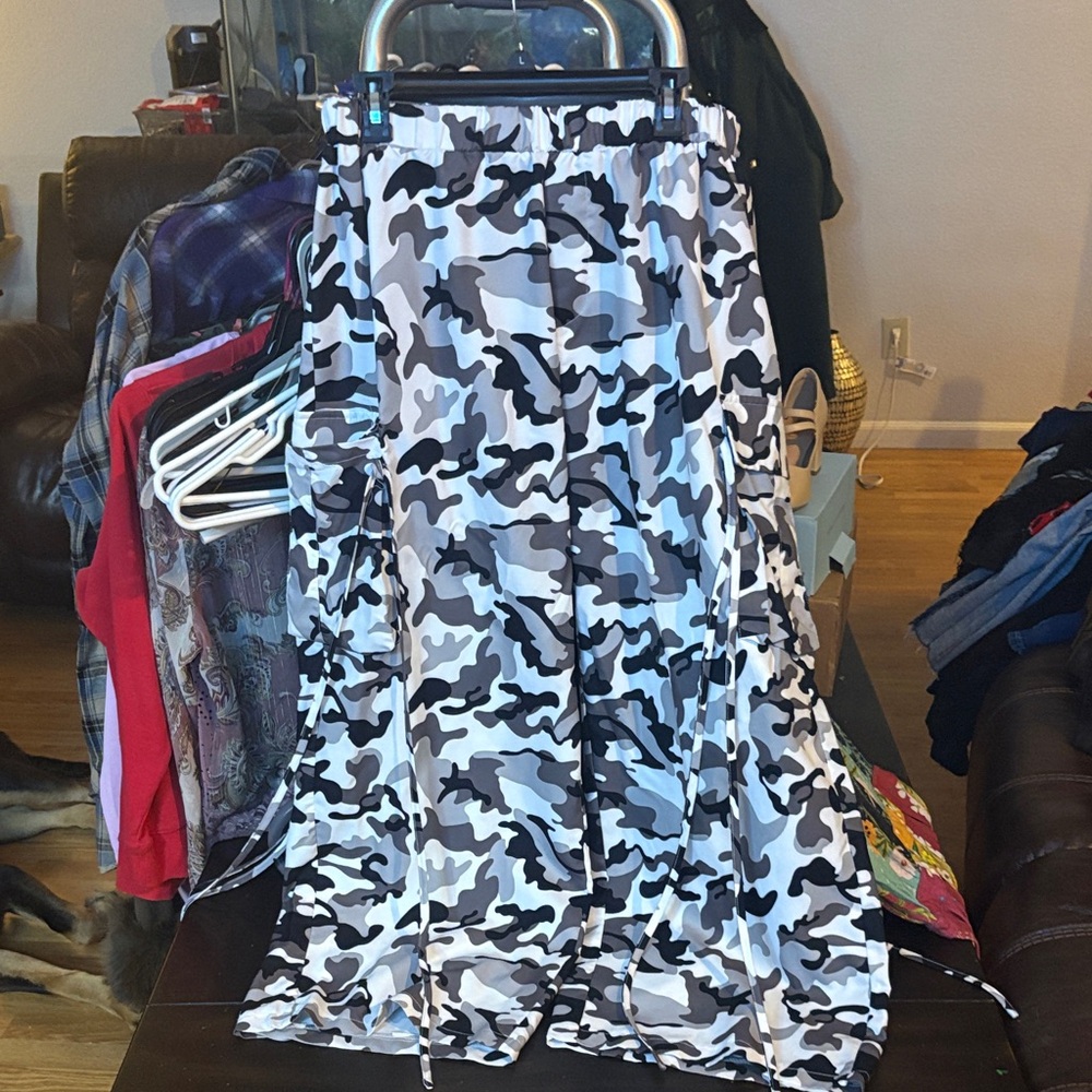 SHEIN Monochrome Camo Wide Leg Pants
